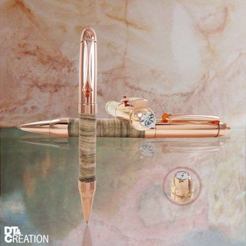 【DT&CREATION】Bolígrafo de cuarzo rosa natural de Taiwán con incrustaciones de cristales de una reconocida marca austriaca (Edición limitada, única)