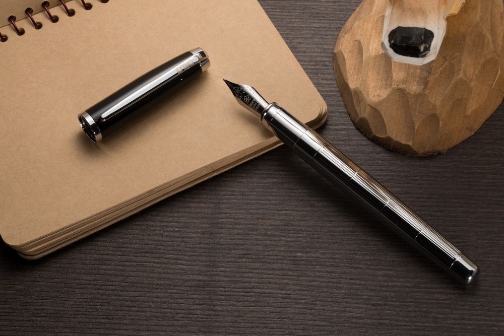 【DT&CREATION】 Una pluma estilográfica para la justicia y el altruismo