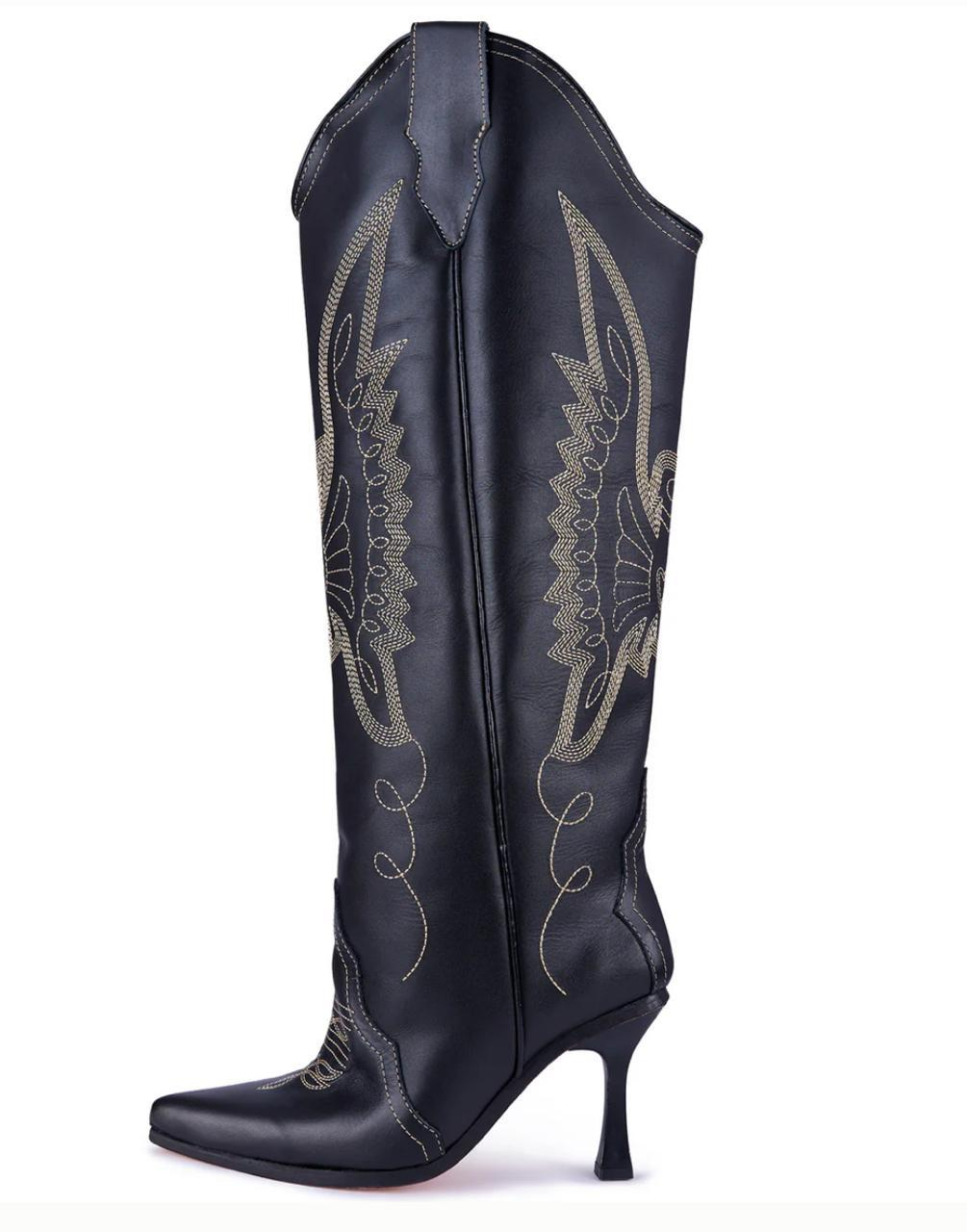 bota negra mujer con diseño
