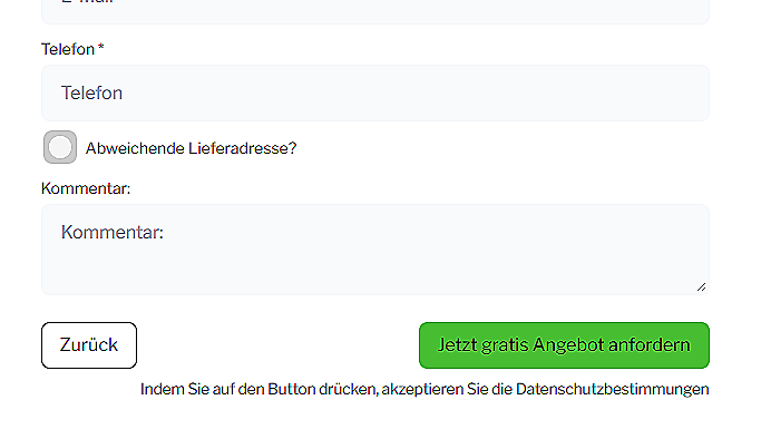 Eine diagonal auf einer weißen Tischplatte liegende Leiter aus Holzlatten mit Metallsprossen.