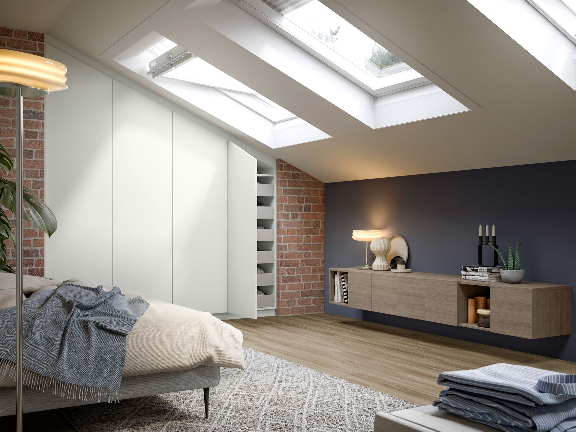 Modernes Dachgeschoss-Schlafzimmer mit Dachfenstern, Bett, Backsteinwand und niedriger Kommode unter Dachschräge