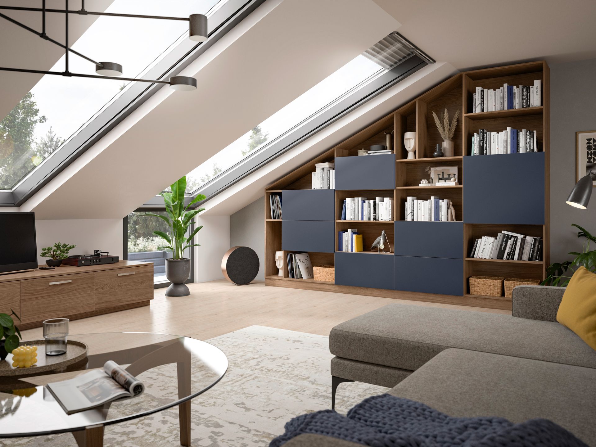 Modernes Loft-Wohnzimmer mit Dachfenstern, grauer Eckcouch, Glas-Couchtisch, Bücherregalen und einer Topfpflanze