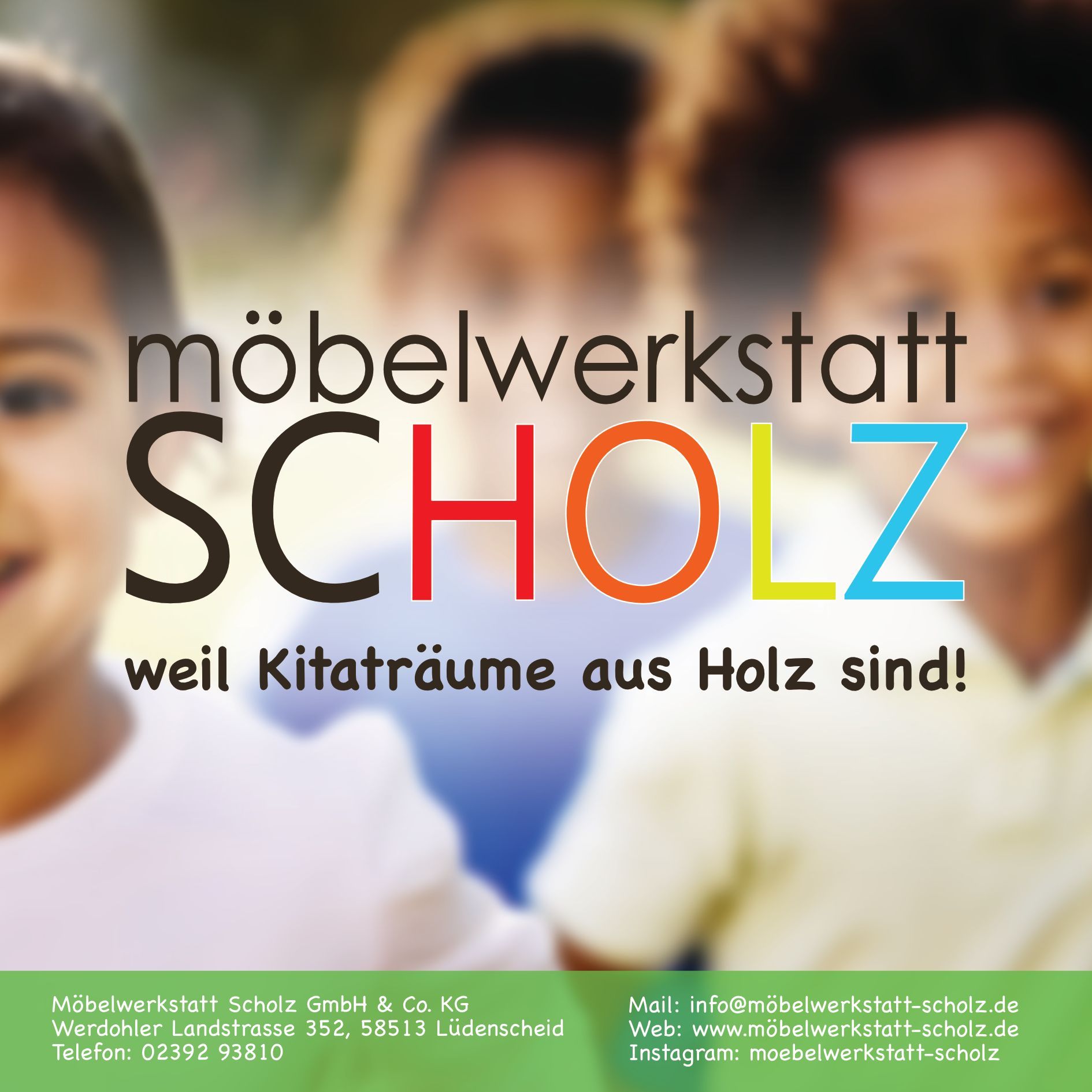 Möbelwerkstatt SCHOLZ logo with blurred children in the background and the slogan “weil Kitaträume aus Holz sind!”