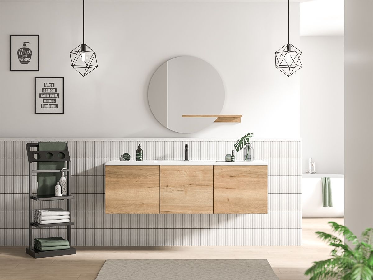 Modernes Badezimmer mit karierter Fliesenwand, Waschtisch aus Holz, rundem Spiegel, Pendelleuchten und einem Regalwagen.