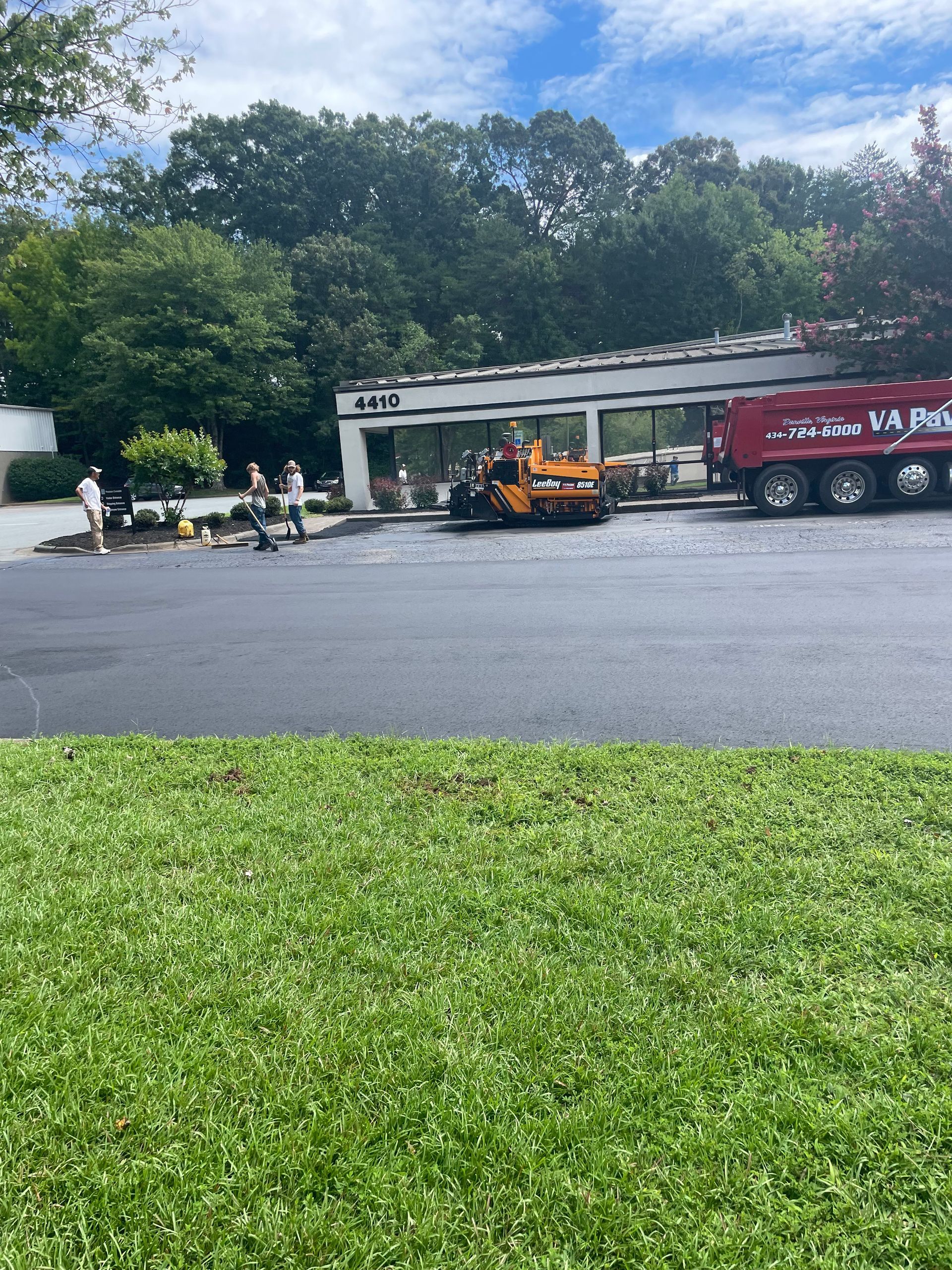 Grading & drainage for asphalt – VA Paving LLC prepares solid foundations in Chatham, Java, Sutherlin & Altavista, VA. Call (434) 724-6000.