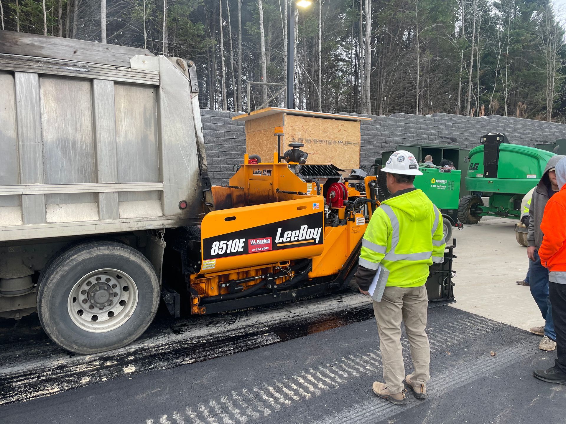 Driveway paving contractor – VA Paving LLC creates smooth, lasting asphalt driveways in Danville, Ringgold, Gretna & Halifax. Call (434) 724-6000.