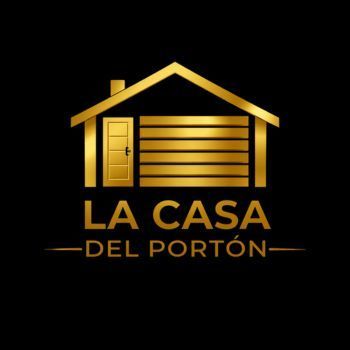 Logotipo dorado de casa y garaje con el texto “LA CASA DEL PORTÓN” sobre fondo negro.