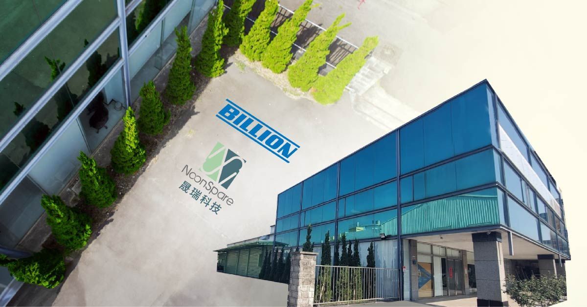 建築物上印有 BILLION 和 Novvi 的標誌,周圍綠樹成蔭。