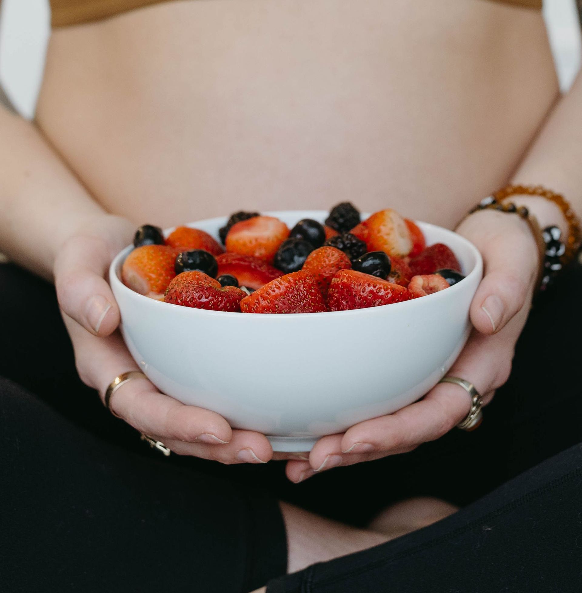 fruit bowl eating healthy while pregnany