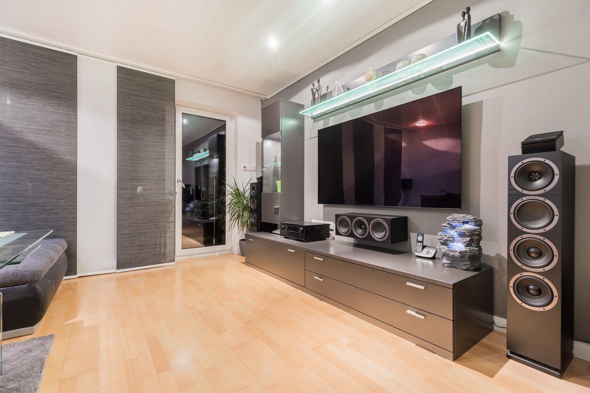 Modern Living Room — Los Angeles, CA — The Phone Smith Modern Living Room — Los Angeles, CA — The Phone Smith