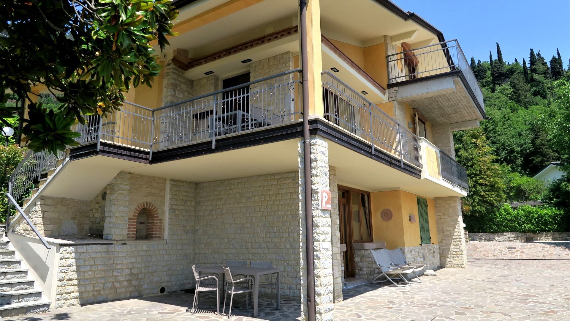 villa con piscina vista lago e montagne a Tignale