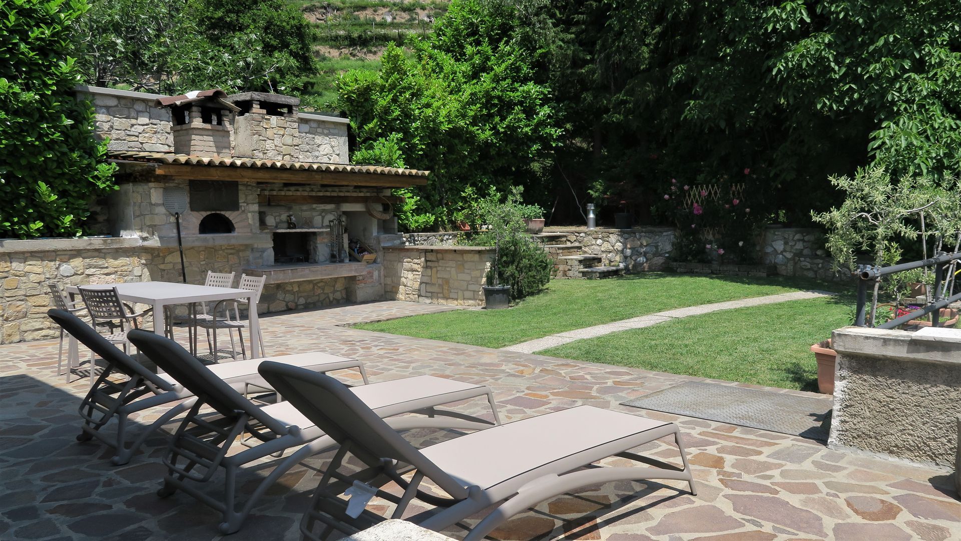 esterni Villa Arianna con vista Lago di Garda