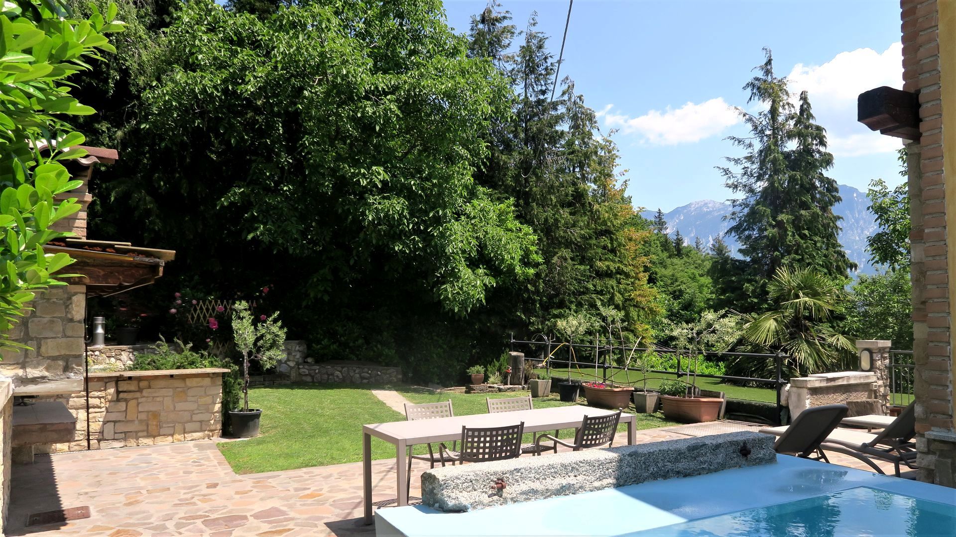 villa con piscina vista lago a Tignale