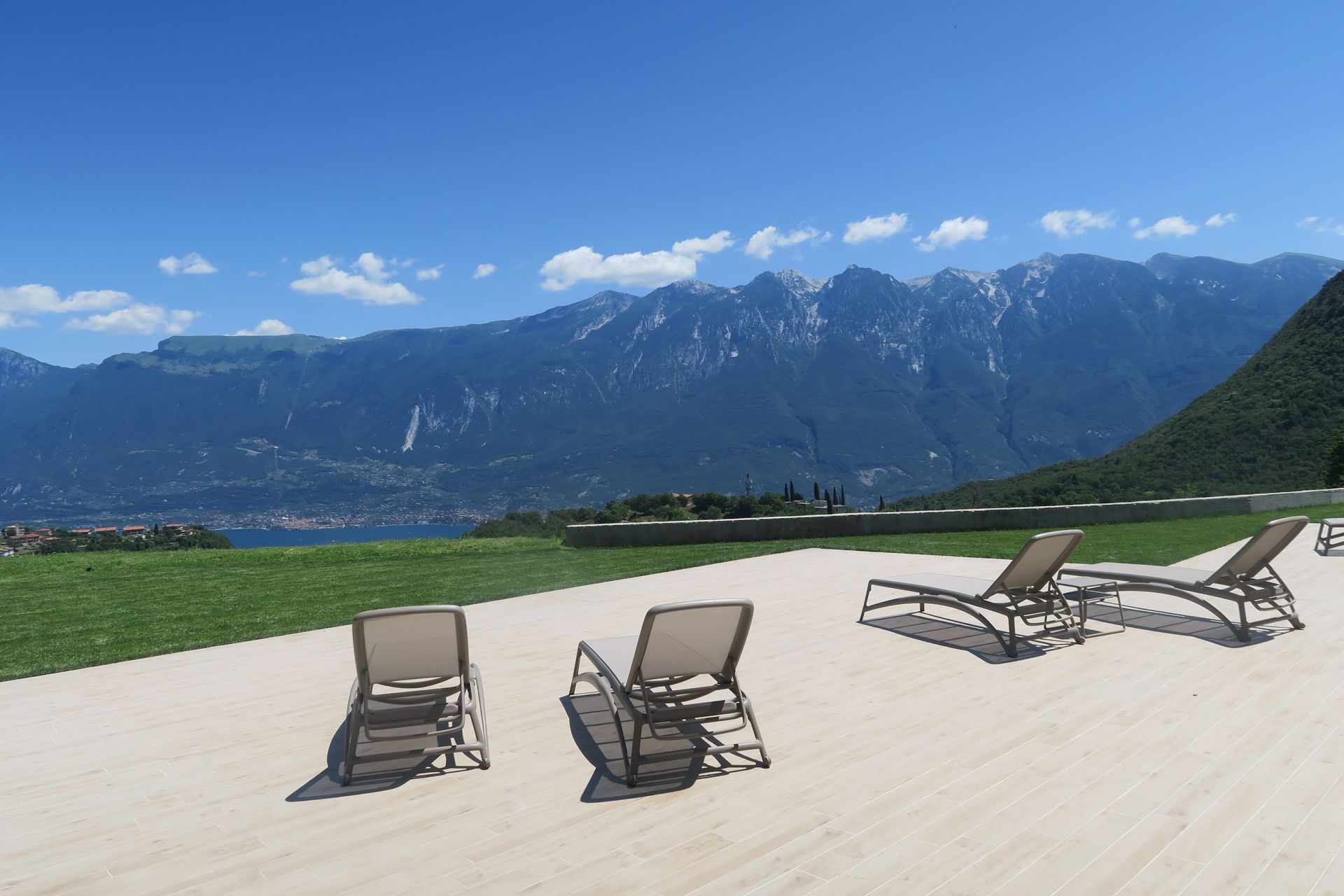 terrazza vista lago Oasi Da Vinci Tignale