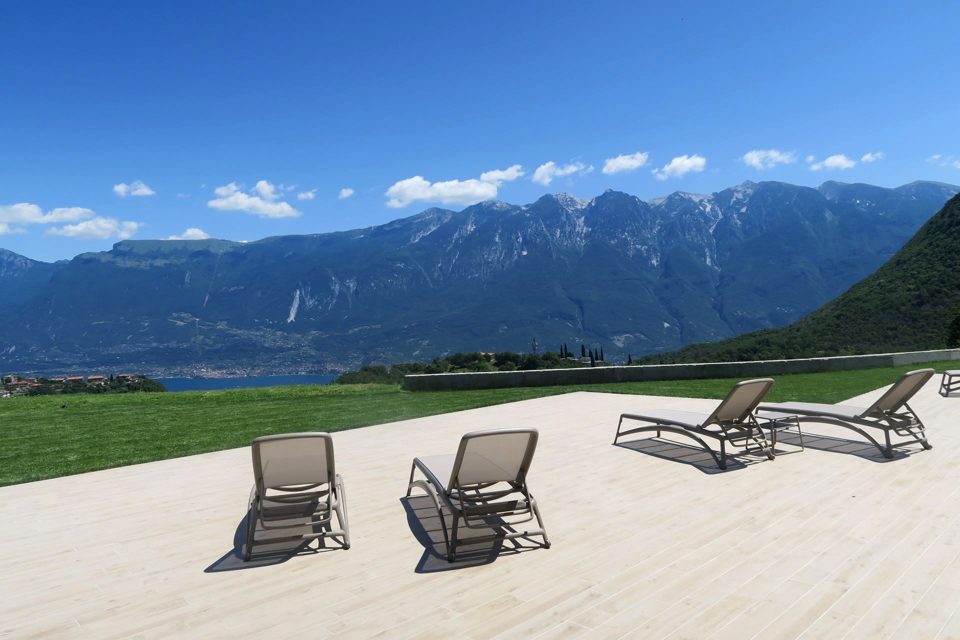 terrazza vista lago Oasi Da Vinci Tignale
