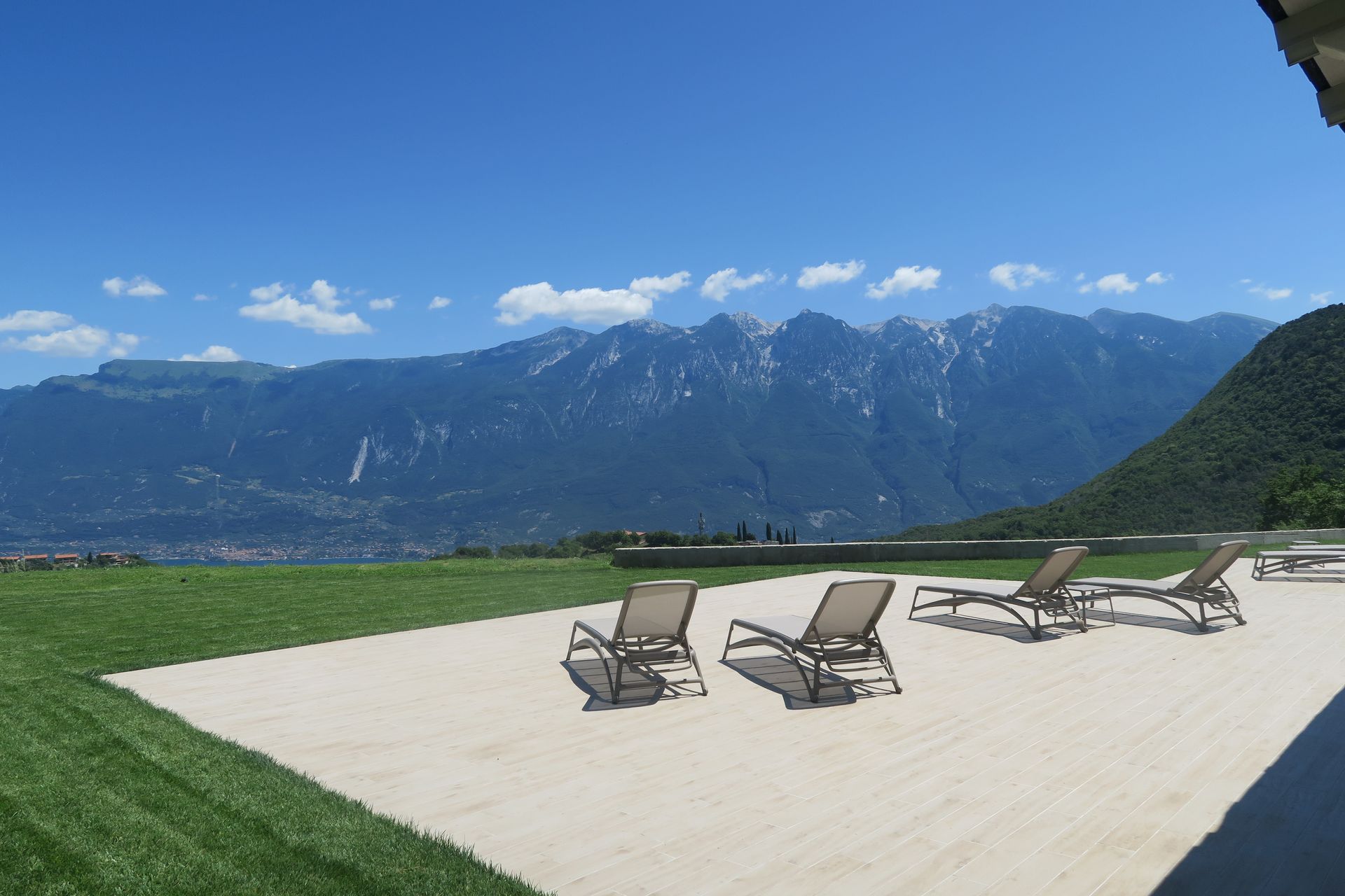 terrazza vista lago Oasi Da Vinci Tignale