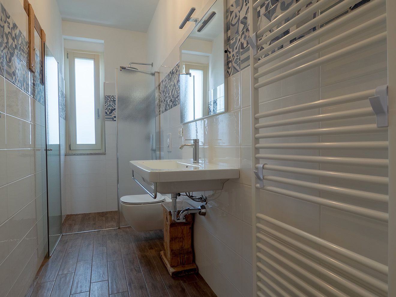 bagno con doccia appartamento a Tignale