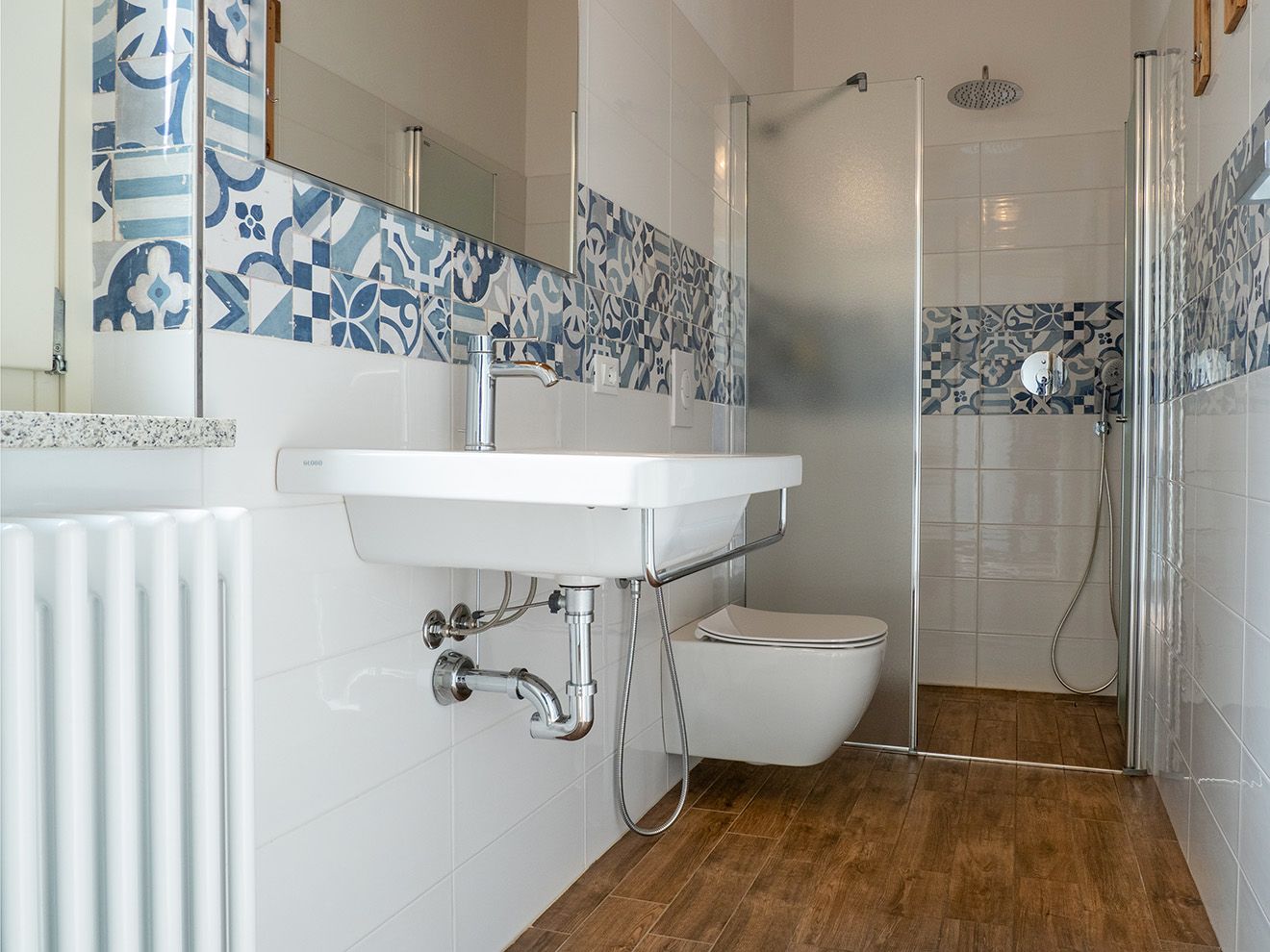 bagno con doccia appartamento a Tignale