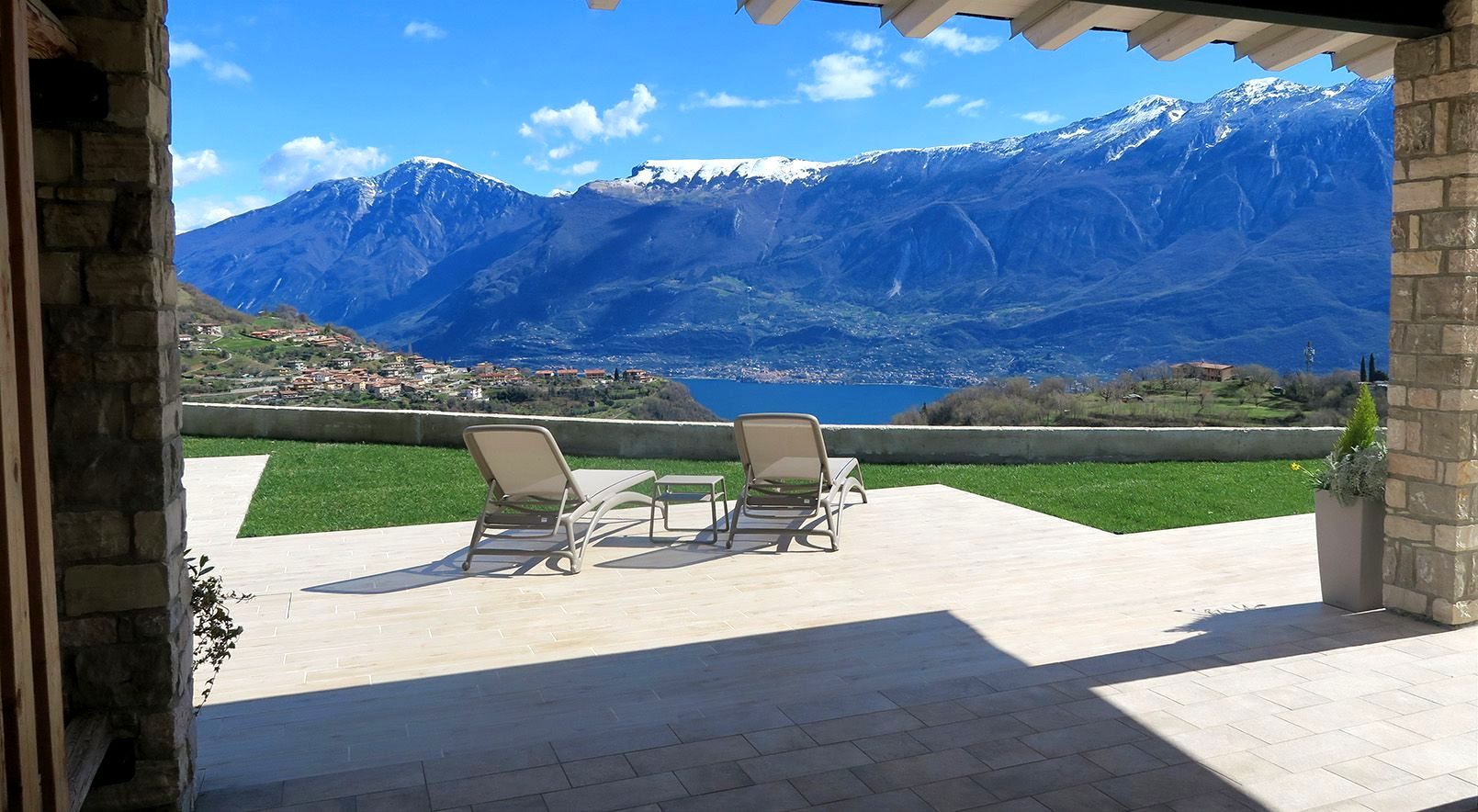 terrazza vista lago Oasi Da Vinci Tignale
