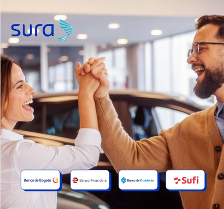 Dos personas chocan las manos junto a un coche, con logotipos bancarios sufíes superpuestos en una esquina.