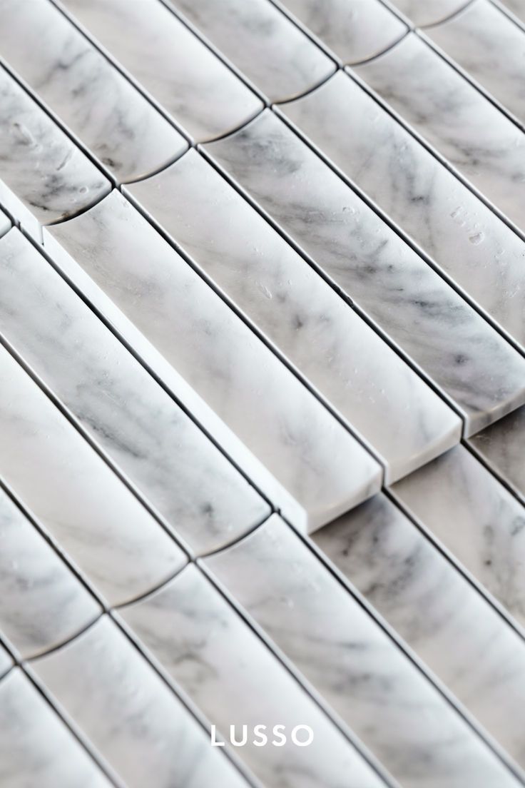 White marble-patterned tiles arranged diagonally in a stacked, layered pattern