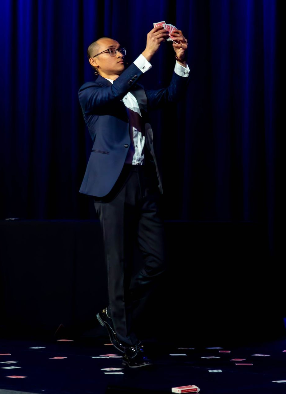 Adelaide Stage Magic with Baenedict Adelaide Magician