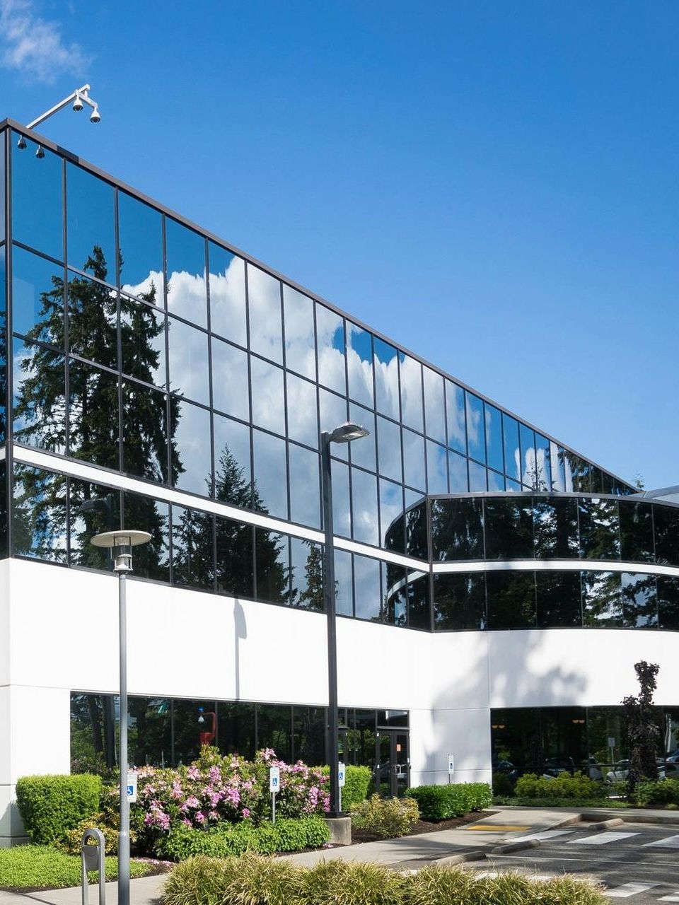 A large white building with a lot of windows