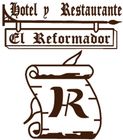 Logotipo del Hotel y Restaurante El Retornado en color marrón, con un pergamino y un emblema de una “R” estilizada.