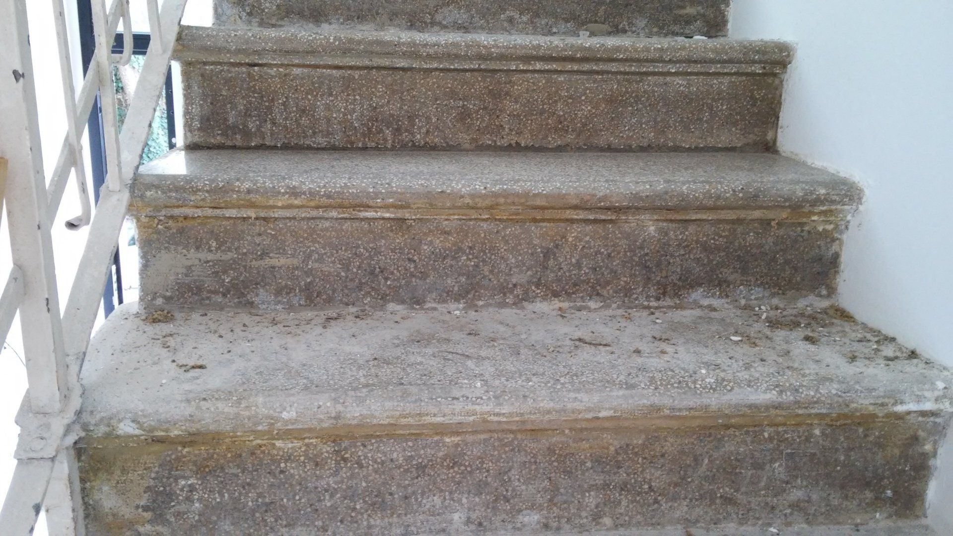 scala in graniglia con colla