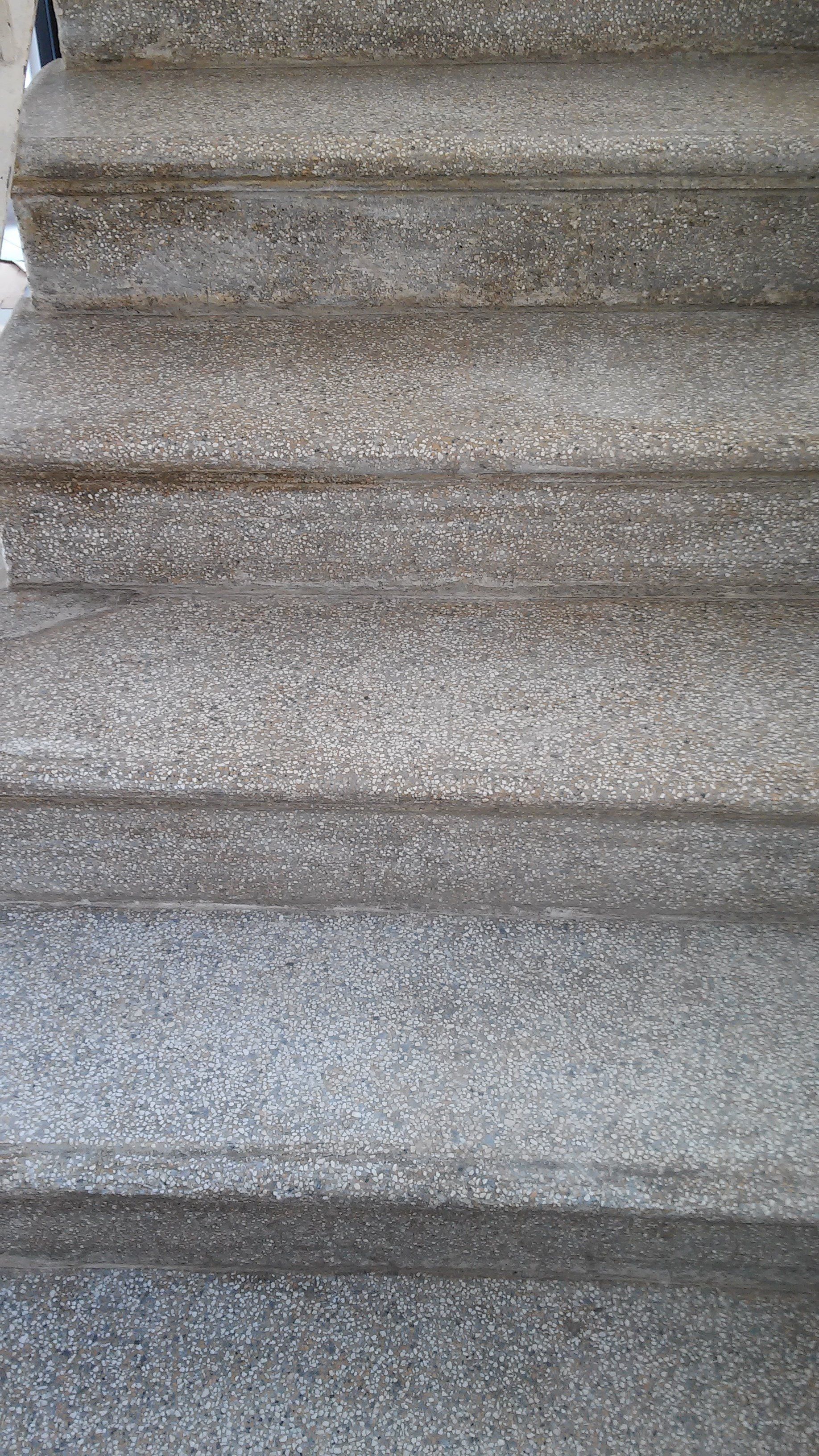 scala in graniglia a seguito rimozione colla