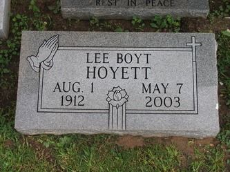 Headstone for Lee Boyt Hoyett, with dates Aug. 1, 1912 - May 7, 2003, featuring praying hands and a cross.