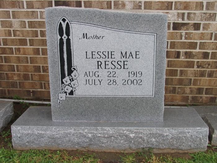 Headstone for Lessie Mae Resse, August 22, 1919 - July 28, 2002. Gray stone with floral design and