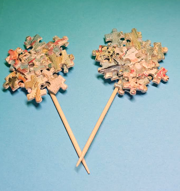 Miniature puzzle pops made from jigsaw puzzle pieces