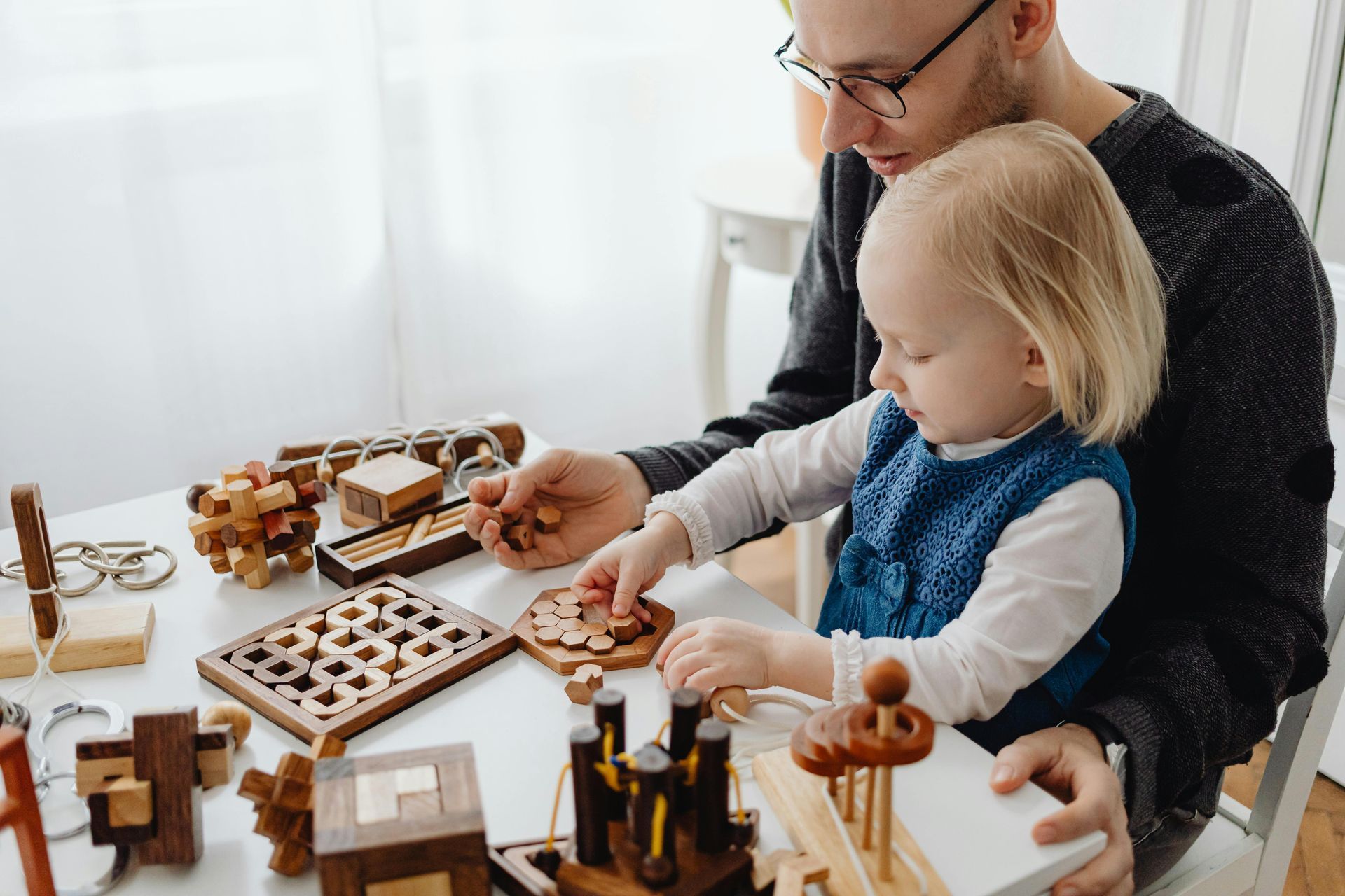 Kids play with International Puzzle Day Activities