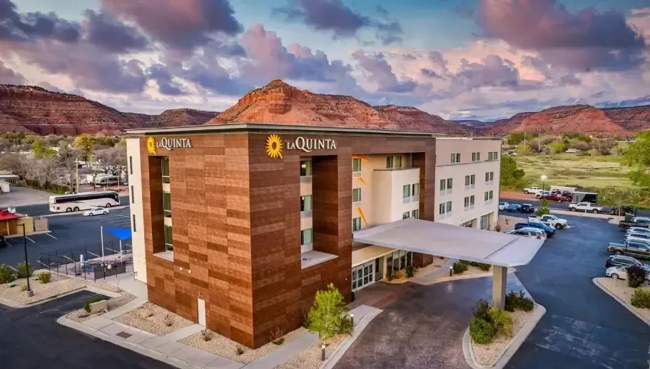 An aerial view of a hotel with mountains in the background.