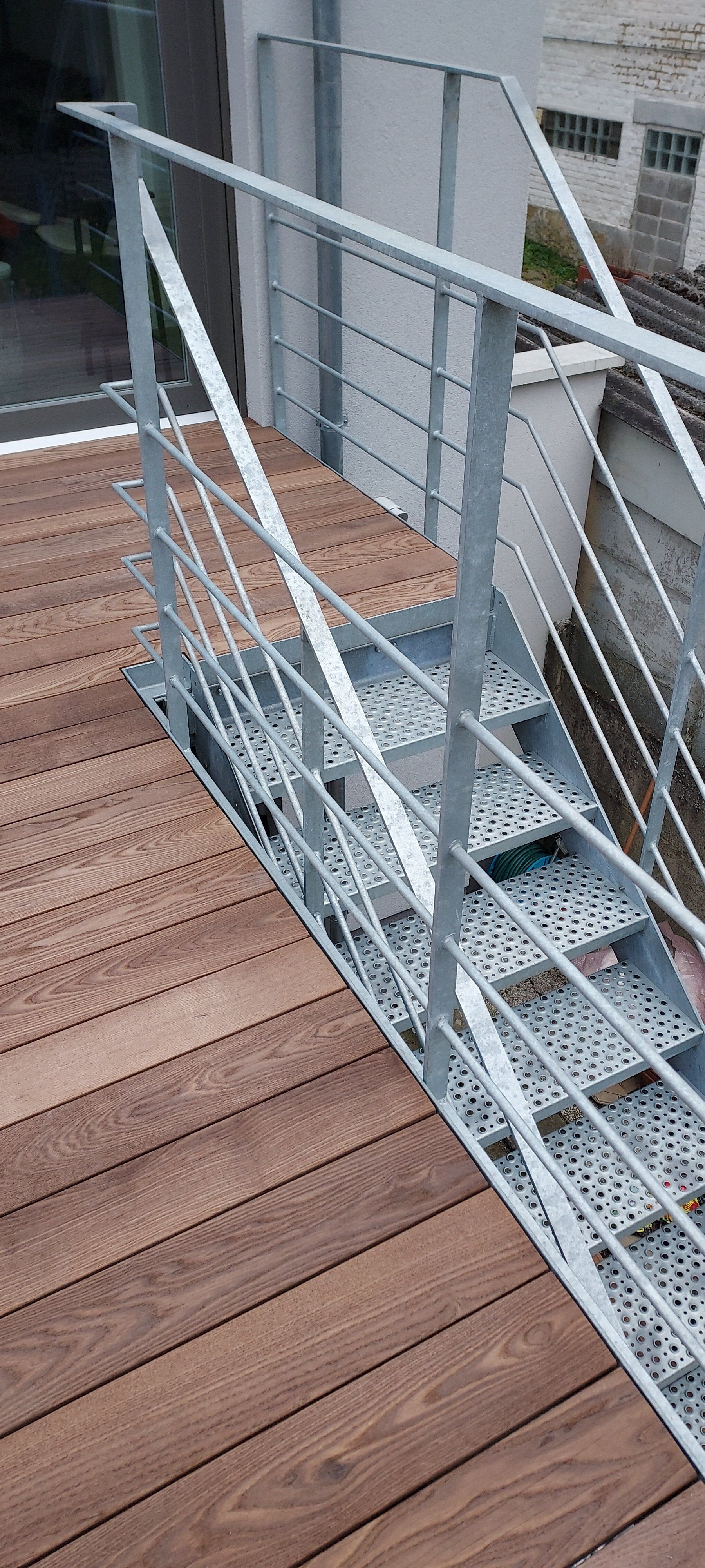 terrasse en metal et bois