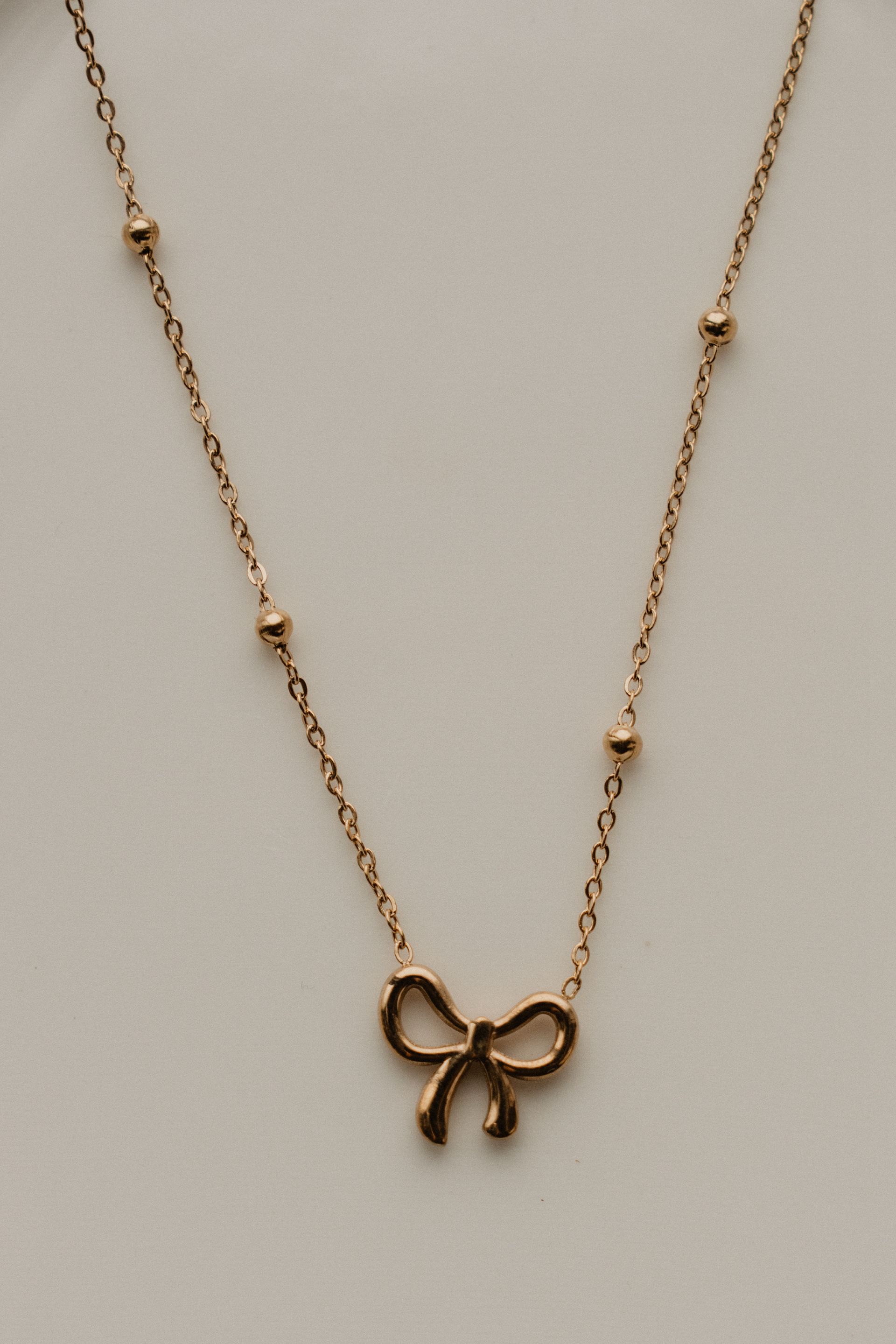 Novia strikjes ketting