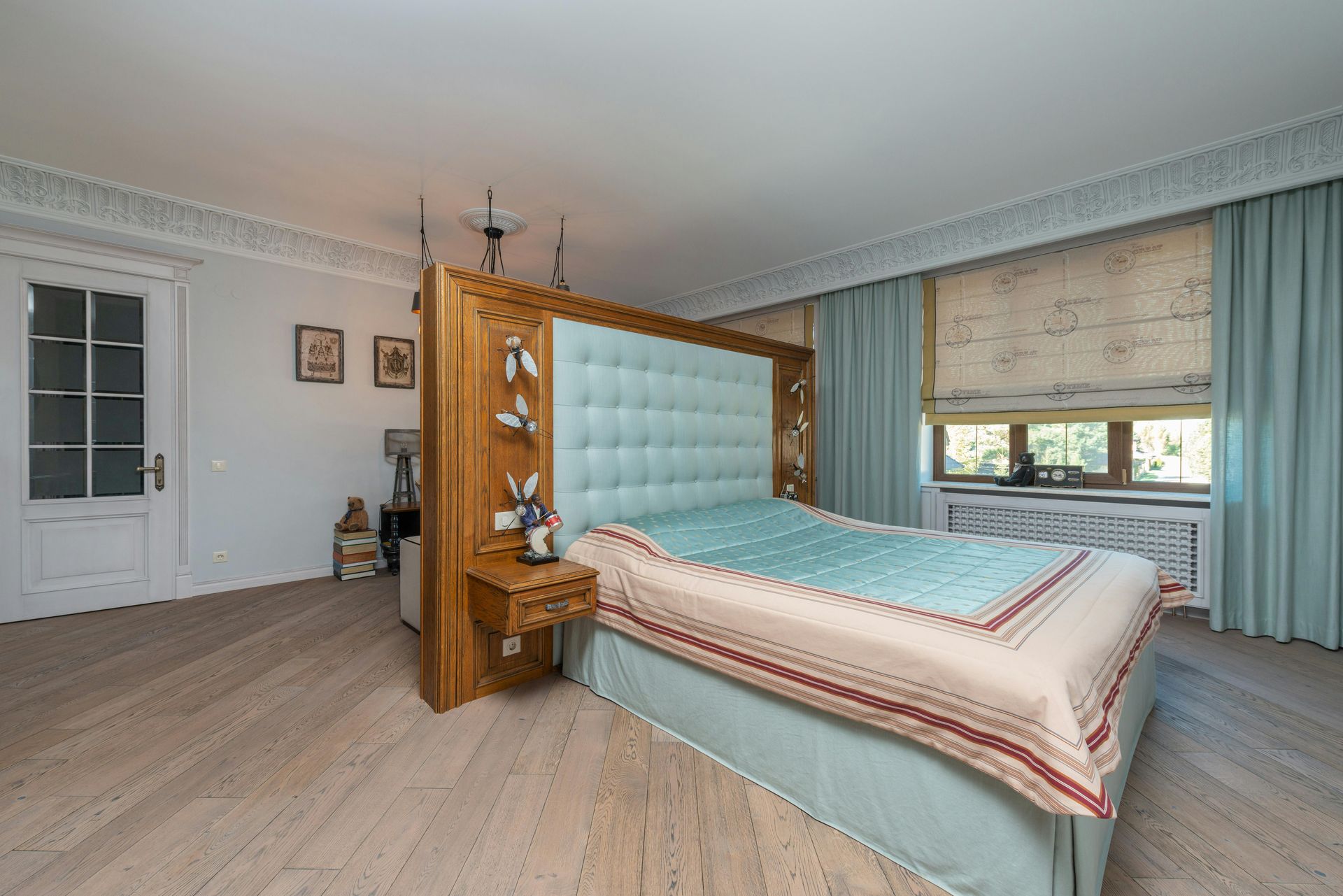 complete bedroom showing vinyl flooring, Floors by Recon