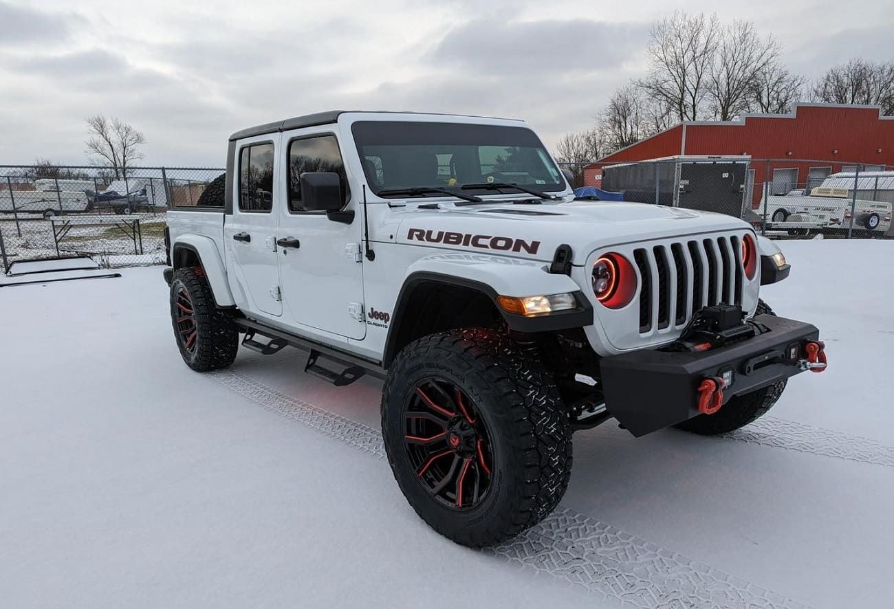 10 Accessories to Include On Your Customized Jeep