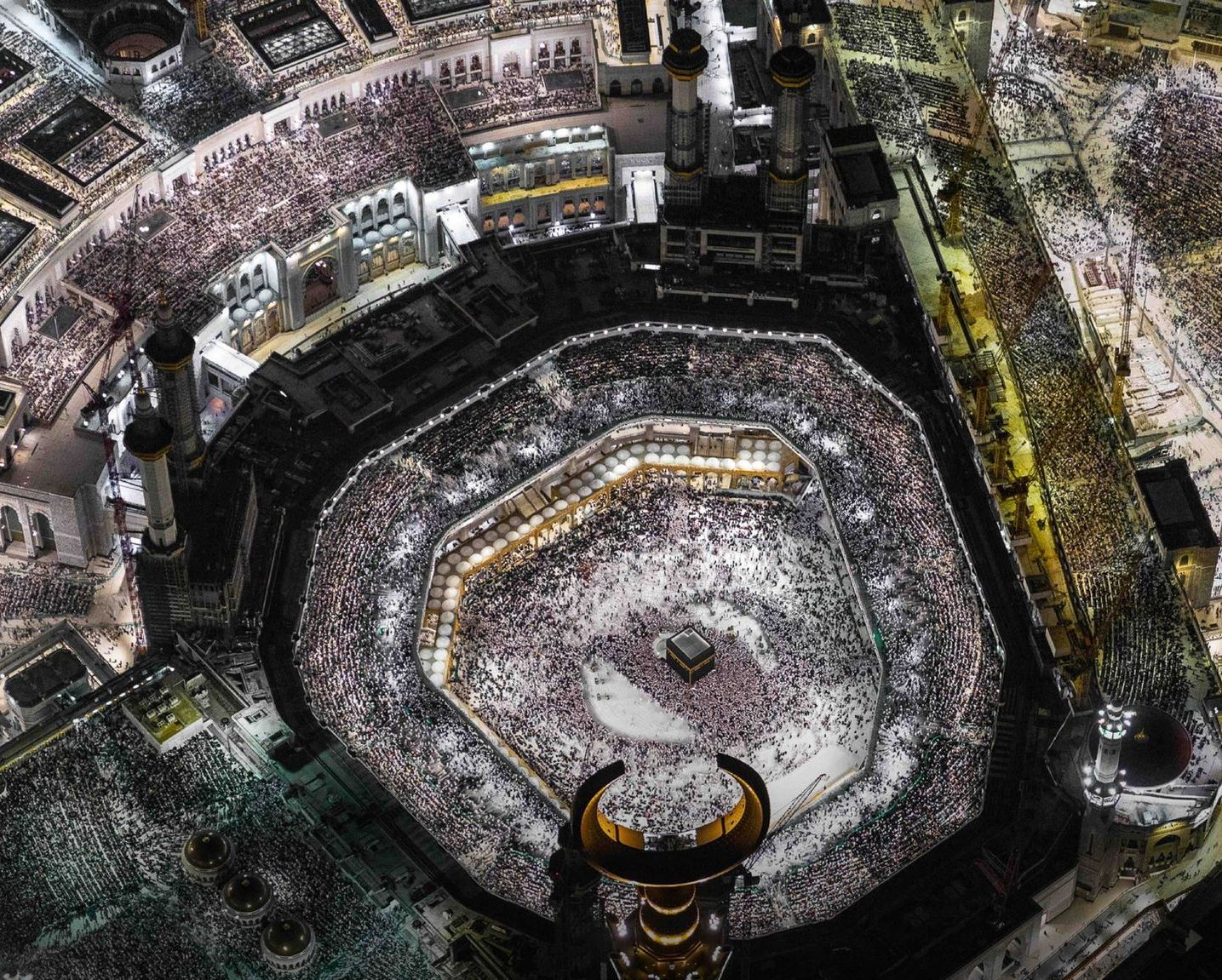 Een luchtfoto van de grote moskee in Mekka
