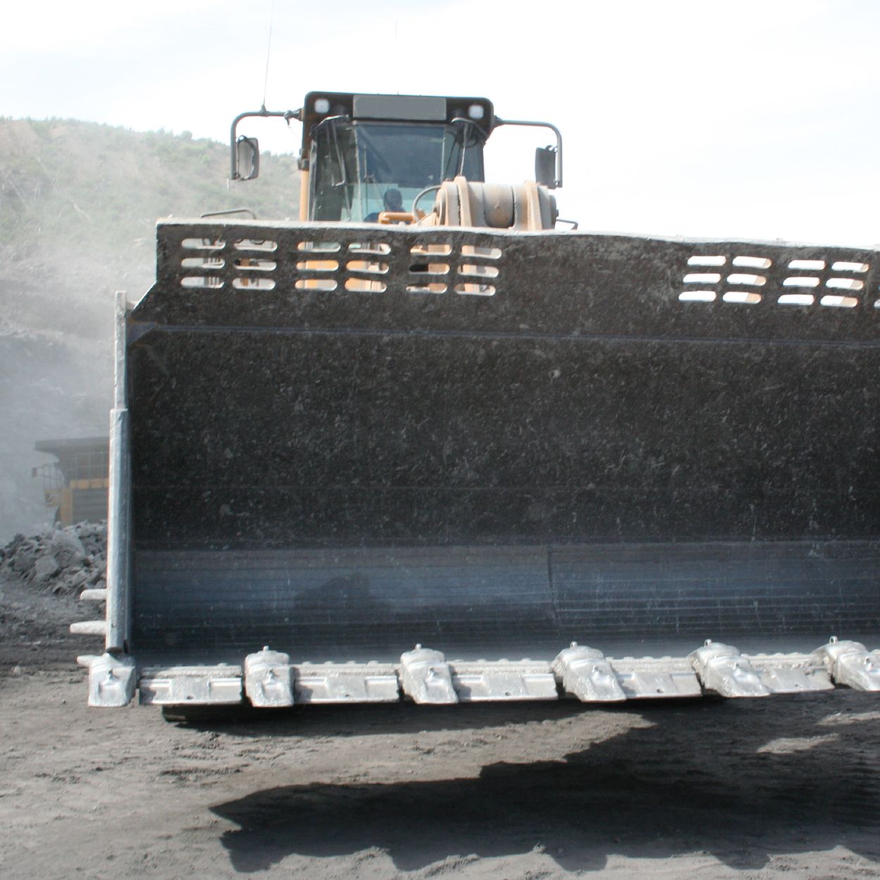 Liner Loading Machine SAS Global Mining Mobile Equipment Liner Systems