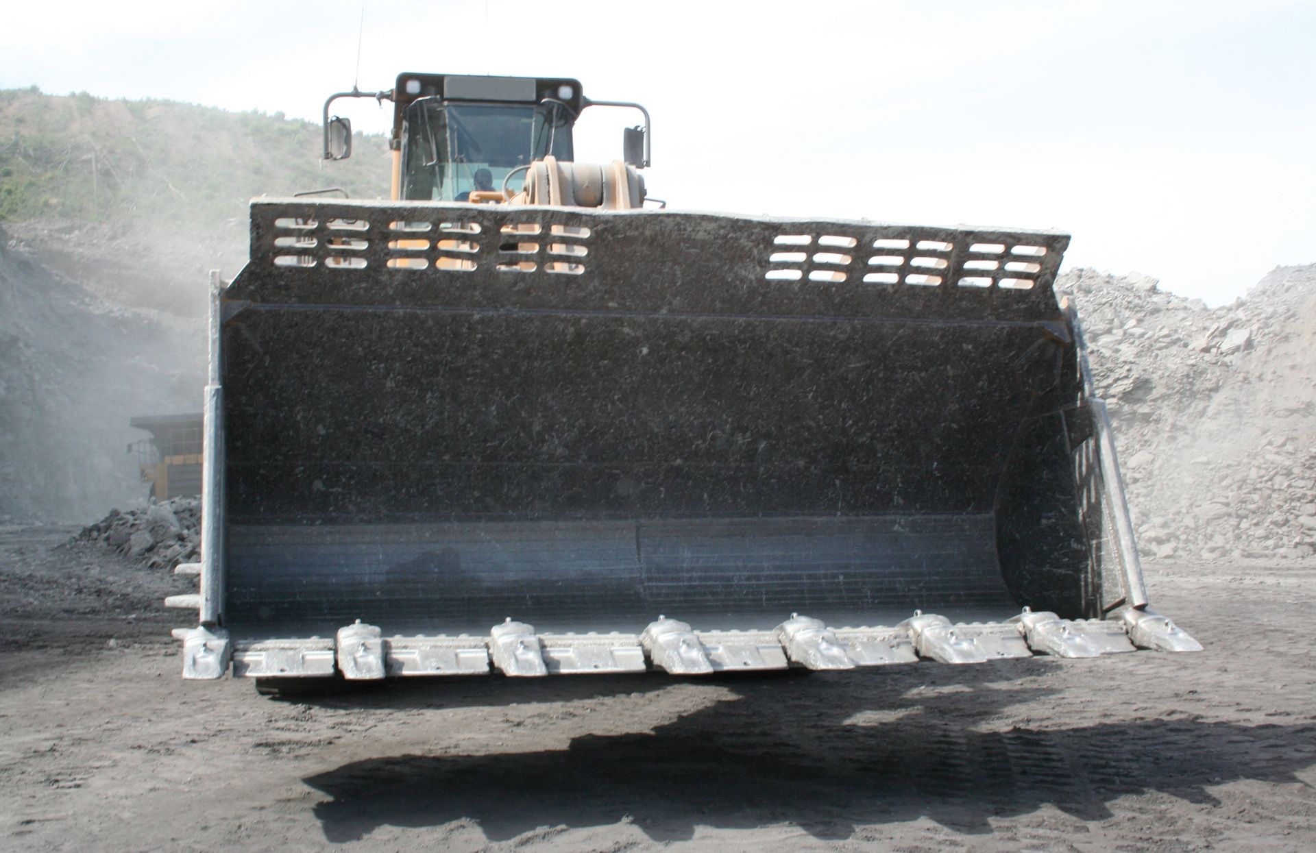 Premium Front End Loader Bucket Liner - SA1750CR Premium Chromium Carbdie Overlay Plate Liner