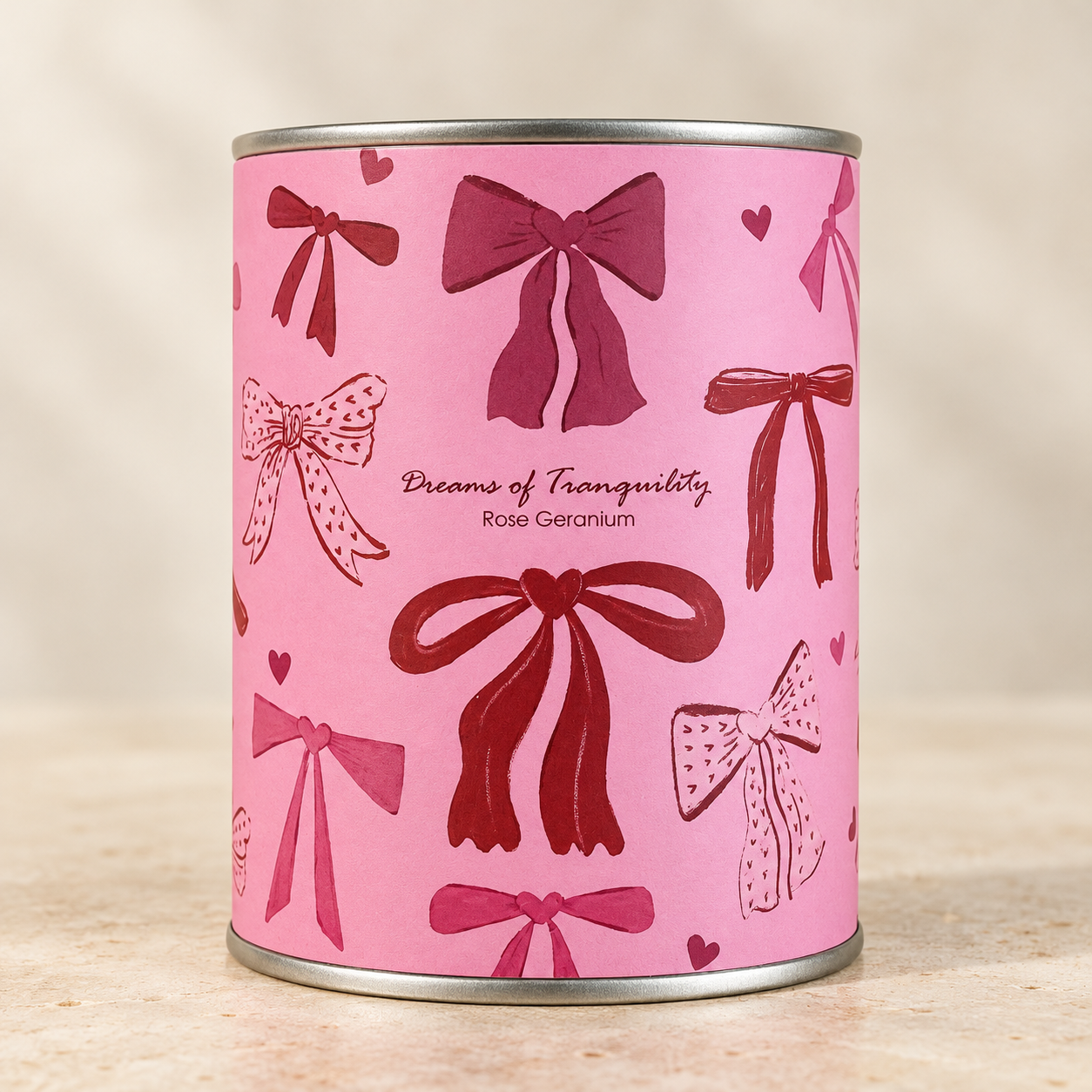 Roze Homebound geurkaars Bows met strikjes en de geur Rose Geranium