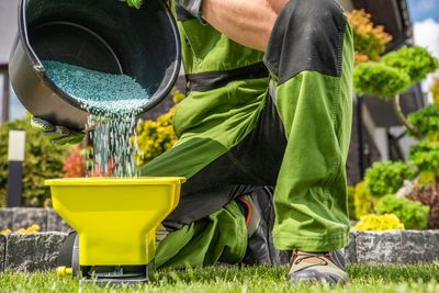 Tree care and residential lawn services in Nixa and Republic MO. Dead tree limbs removal | Residential lawn care services free quote in springfield mo