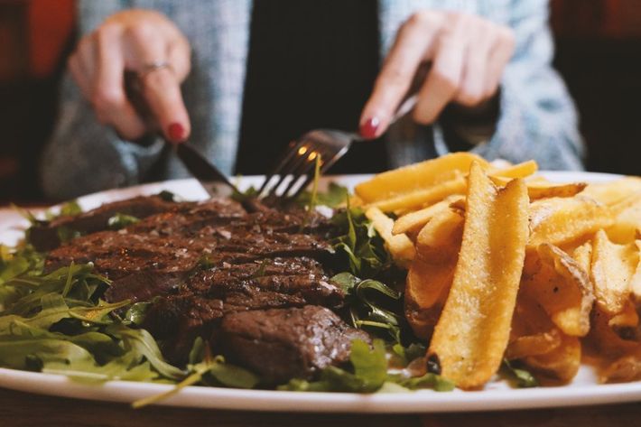 Carne alla brace con patatine