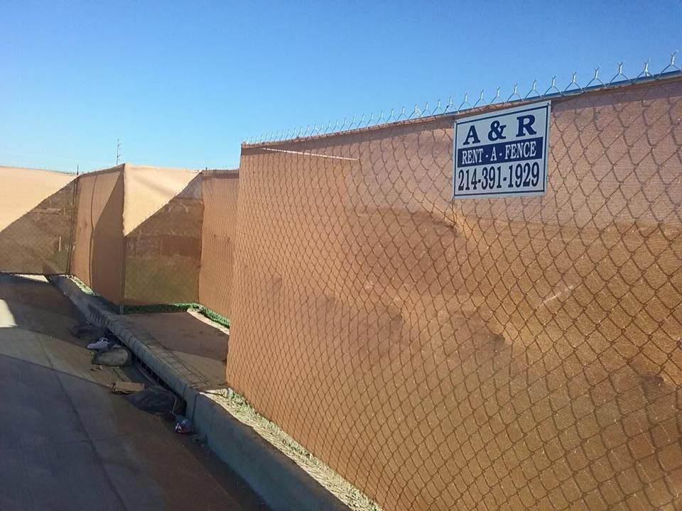 Industrial-Grade Interlocking Crowd Control Barriers - A & R Rent-A-Fence Industrial-Grade Interlocking Crowd Control Barriers - A & R Rent-A-Fence
