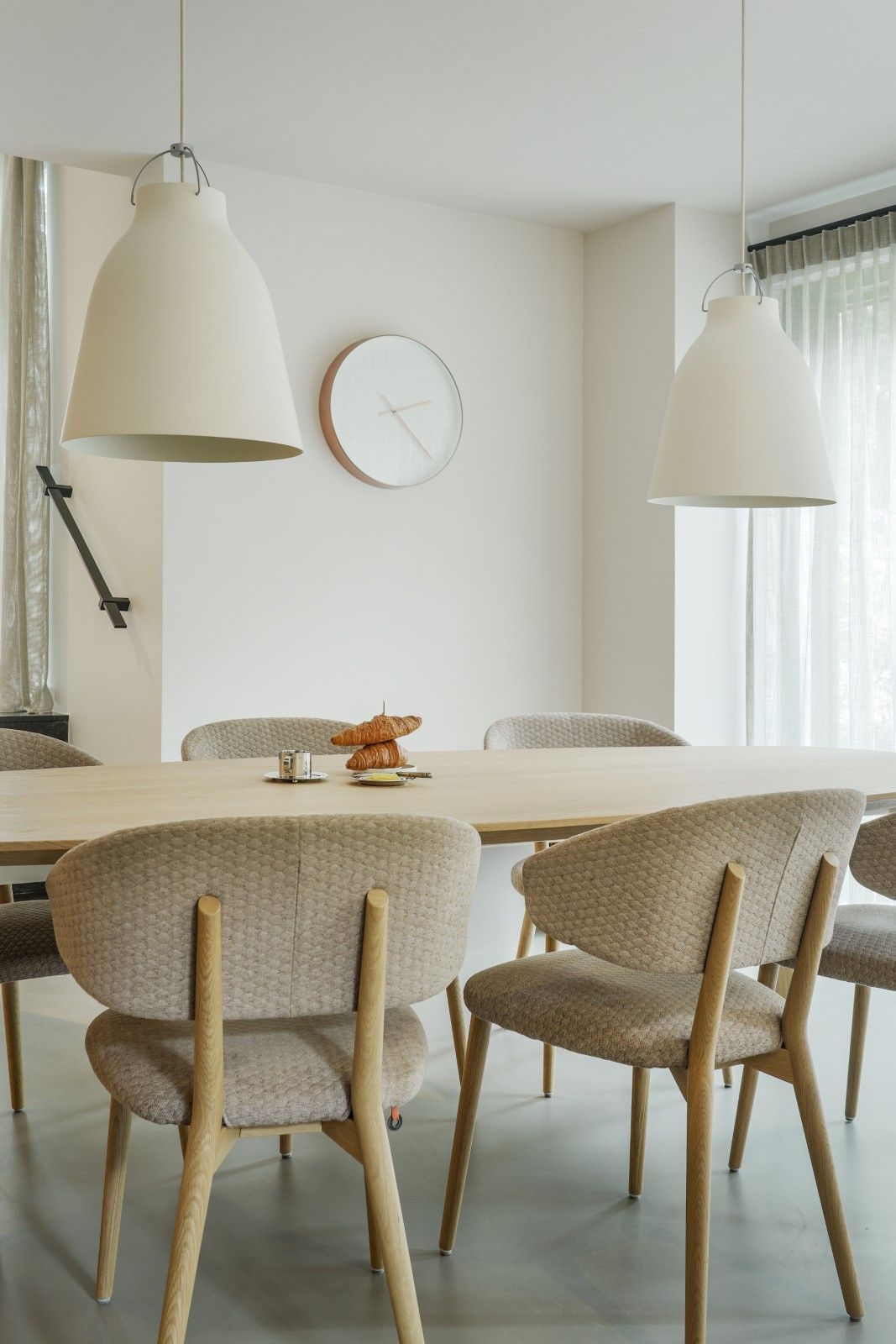 Eethoek lichte keuken jaren 70 villa Bilthoven | Villa18 Interieurdesign.jpg