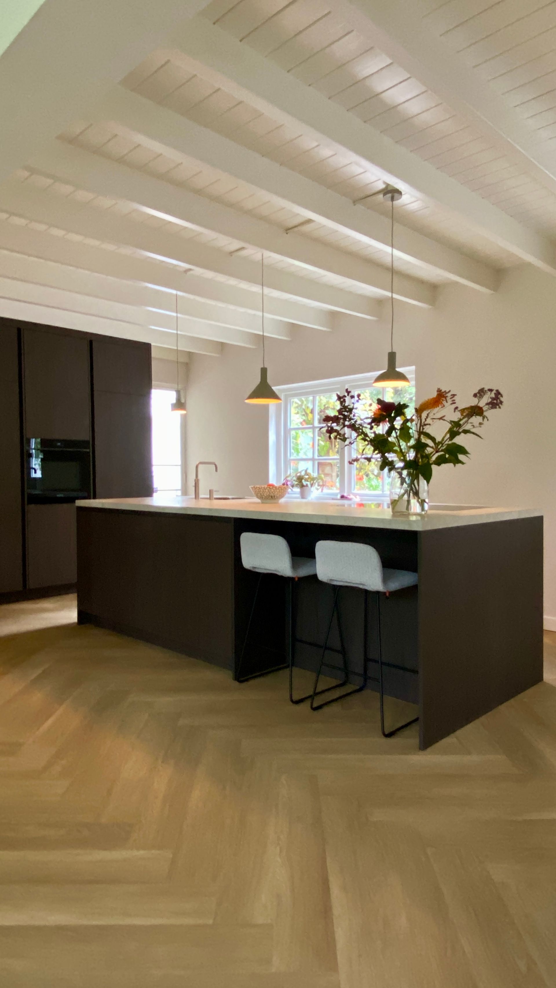 Metamorfose maatwerk keuken villa Soest kookeiland | Villa18