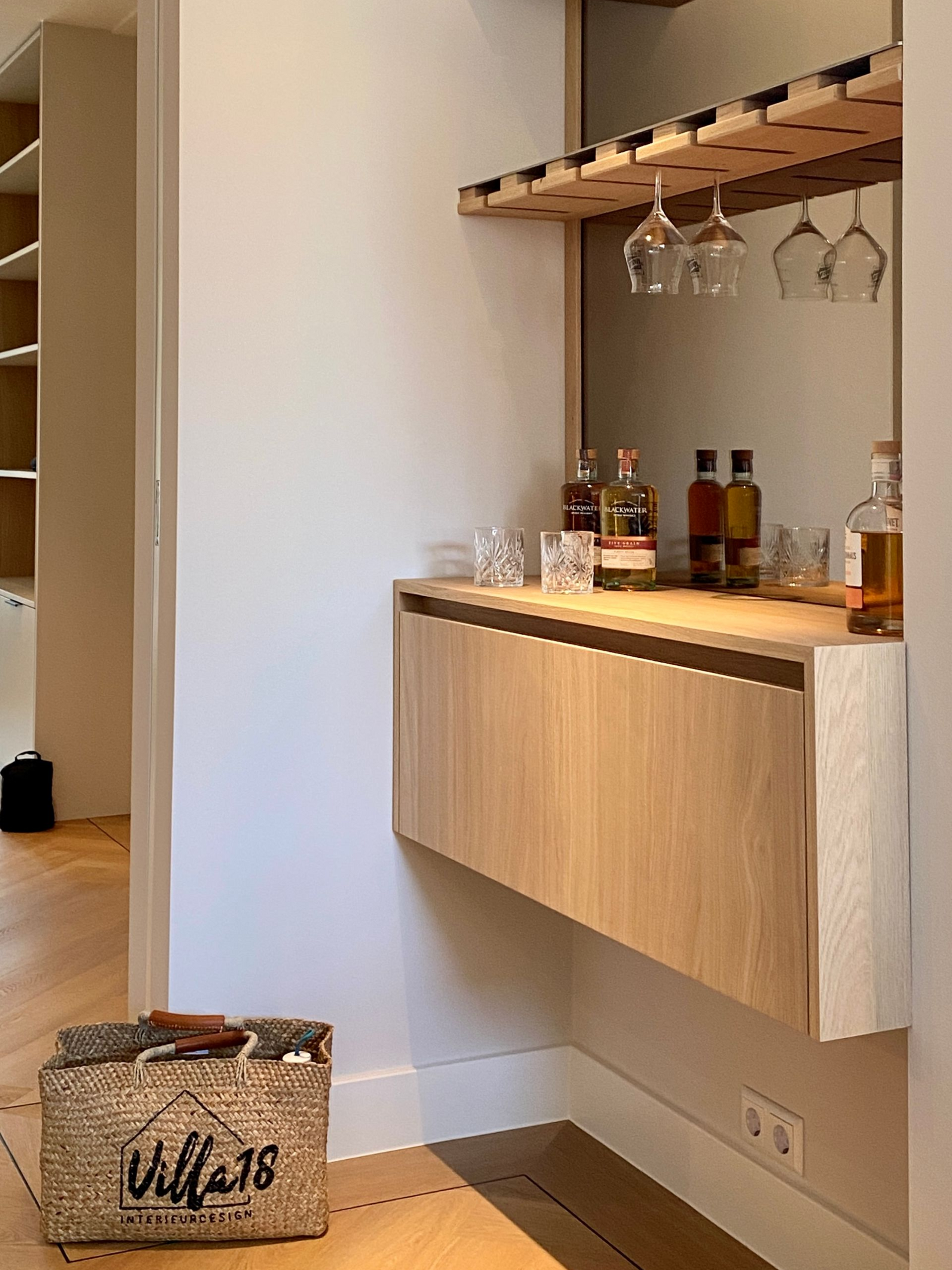 Maatwerk drank corner, nis, wijnkast Villa18 Interieurdesign