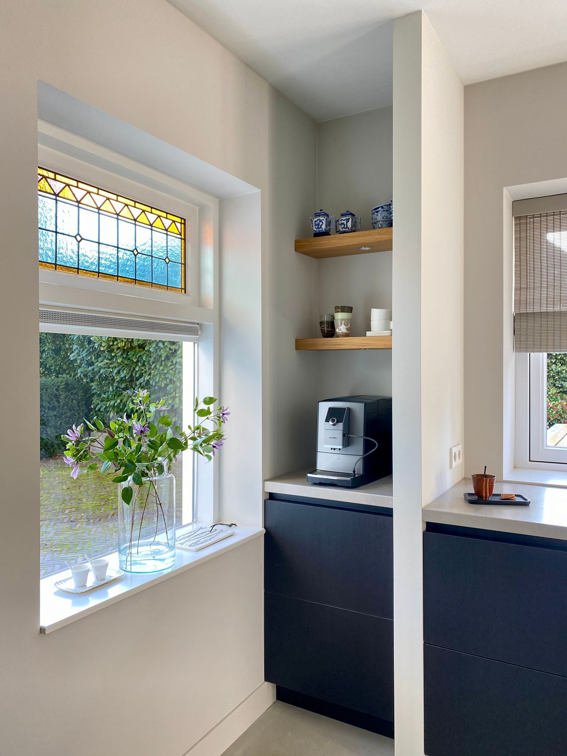 Karakteristieke dorpsvilla 1895 koffienis keuken | Villa18 Interieurdesign